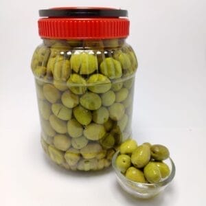 Doğal yeşil kırma zeytin